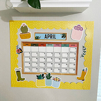 Yellow with Painted Dots Scalloped Bulletin Board Borders