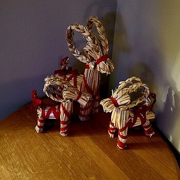 Yule Goat Set All is good
