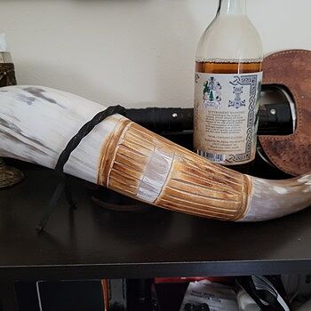 Carved Drinking Horn, XL Great quality the carvings in