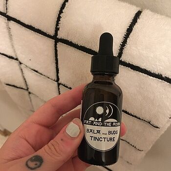 Balm and Buds Tincture Effective and great for keeping in your puse!