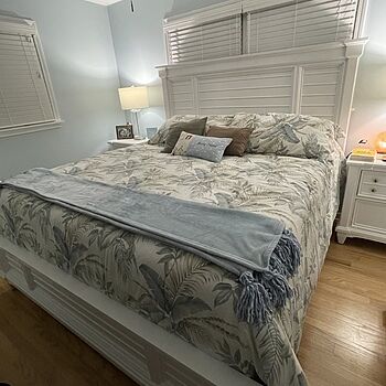 Bay Harbor White 5 Piece King Bedroom Set The set is beautiful and