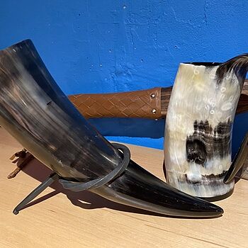 Drinking Horn Set This drinking horn is beautiful