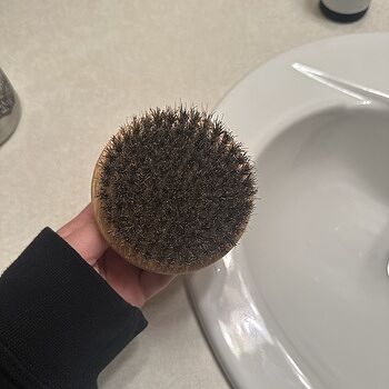 Body Dry Brush Brussels texture is soft and the brush itself is made well.