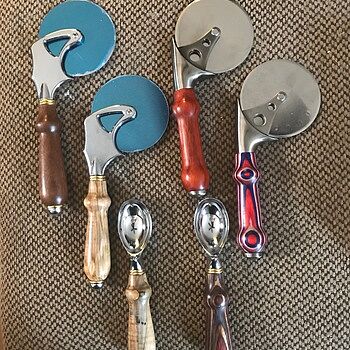 4 in. Deluxe Stainless Steel Pizza Cutter Kit Great Pizza Cutter!