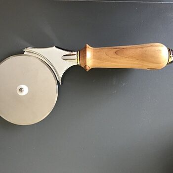 4 in. Deluxe Stainless Steel Pizza Cutter Kit Pleased