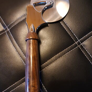 4 in. Deluxe Stainless Steel Pizza Cutter Kit Impressive