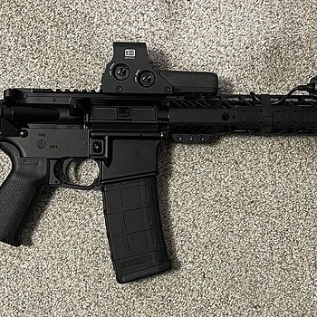 EOTech Model 512 Holographic Weapon Sight - 512.A65 Tough as nails, thumb-screw missing