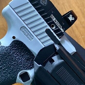 Vortex Venom Red Dot Sight 3 MOA - VMD-3103 Looks good on the Canik