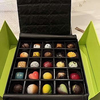 25 Piece Holiday Gift Box The best gift ever!