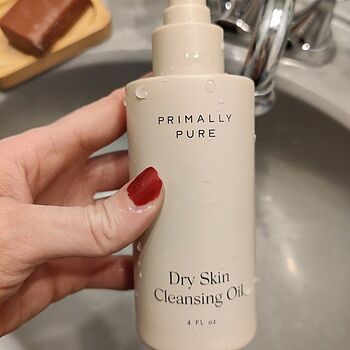 Cleansing Oil (Dry Skin) Really gets the makeup off!
