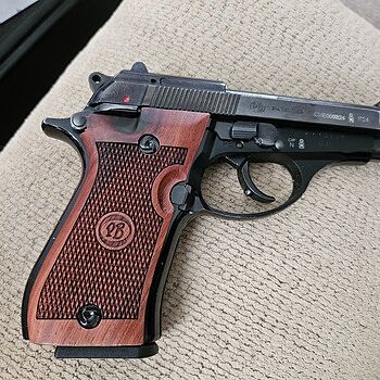 Beretta Model 84 BB 3.8" 13rd .380ACP Pistol, LE Trade In Very Good Condition The gun I got was