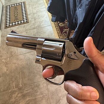 Smith & Wesson Model 686 .357 Magnum/.38 Special +P Stainless Steel Revolver 164224 DO NOT BUY, THESE ARE NOT NEW GUNS!!