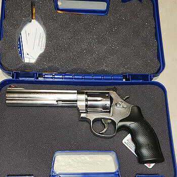 Smith & Wesson Model 686 .357 Magnum/.38 Special +P Stainless Steel Revolver 164224 Received a scratched used gun