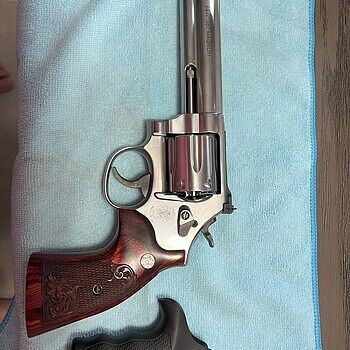 Smith & Wesson Model 686 .357 Magnum/.38 Special +P Stainless Steel Revolver 164224 Love this gun! I didn't