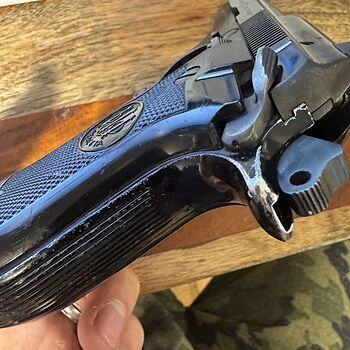 Beretta Model 84 BB 3.8" 13rd .380ACP Pistol, LE Trade In Very Good Condition Gun has deeper scratches on