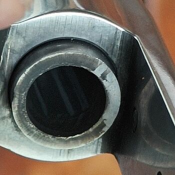 Smith & Wesson Model 686 .357 Magnum/.38 Special +P Stainless Steel Revolver 164224 Do not buy it, they send you a used gun