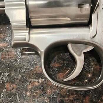 Smith & Wesson Model 686 .357 Magnum/.38 Special +P Stainless Steel Revolver 164224 Do not buy it, they send you a used gun
