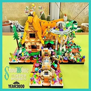 LEGO® Disney™ Snow White and the Seven Dwarfs Cottage