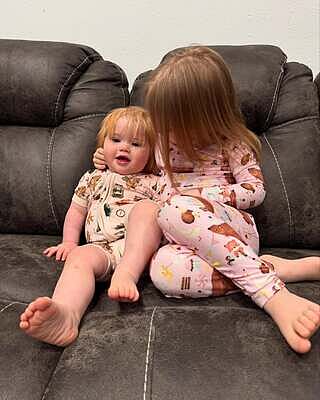 Print Shorty Sleeper with Zipper in Latte Camping Animals