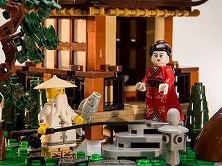 LEGO® ICONS™ Tranquil Garden