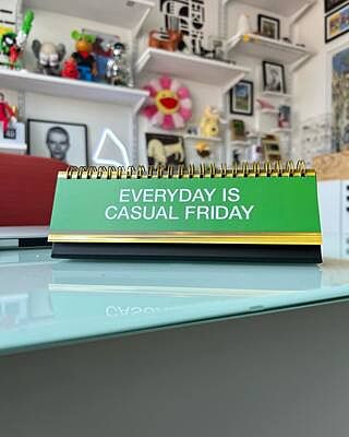 DAILY DESK PLAQUE