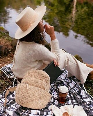 Making the most of the final days of October 🍂 Who else can't believe this month is already almost over?!
📸: @aliviafields
*
*
*
#verabradley #october #fall #shop #new