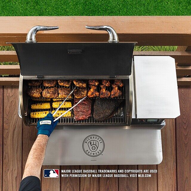Get Your Grill in the Game 👏
New! Customize your front folding shelf with official MLB® Team logos, all 30 teams available NOW ⚾