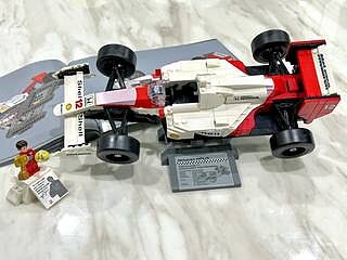 LEGO® ICONS™ McLaren MP4/4 & Ayrton Senna