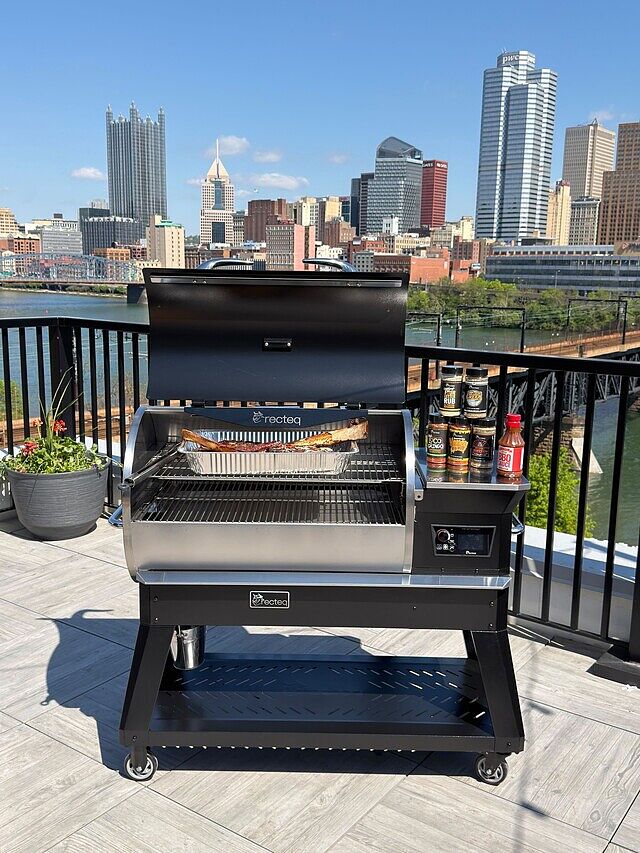Chef Greg and the crew touched down in Pittsburgh with the @danpatrickshow — and let’s just say… the grills are getting just as much attention as the picks 👀🔥 Have you caught us on the show yet?