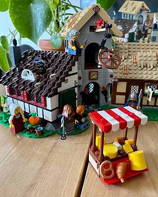 LEGO® ICONS™ Medieval Town Square