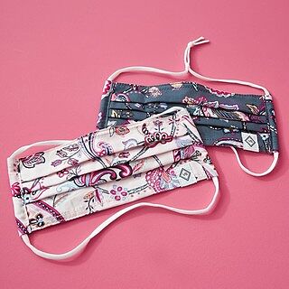 Masks with a purpose 🎀 It's not too late to purchase our Pleated Mask 2 Pack in our Foundation prints with 100% of the proceeds going to the @VeraBradleyFoundation. Link in bio to shop now.
*
*
*
#verabradley #shop #NBCAM #NationalBreastCancerAwarenessMonth #pattern