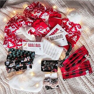 🎁 @ColorStreet X Vera Bradley Giveaway 🎁 This holiday season, we're gifting all the way with five days of holiday giveaways! We’re kicking things off with a dream stocking stuffer filled with @ColorStreet and @VeraBradley goodies! Enter for your chance to win by following these two simple steps:
1) Follow @Colorstreet and @VeraBradley
2) Tag two friends with your favorite holiday treat!
📸: @cassidyrallen
Giveaway is open to U.S. residents only, 18+ years of age. The giveaway ends on 11/7 at 11:59 p.m. This giveaway is not sponsored by Instagram.
*
*
*
#verabradley #giveaway #ColorStreet #holidays #winter