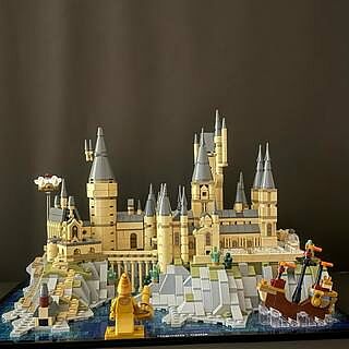 LEGO® Harry Potter™ Hogwarts™ Castle & Grounds
