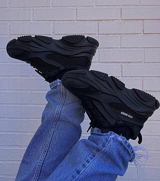 POSSESSION BLACK