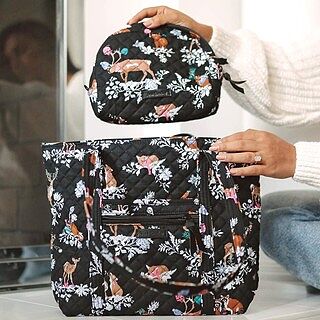 Who is starting those shopping lists? 🎁 Check out our favorite, festive gifts in Merry Mischief at the link in bio!
📸: @Sabrinamolu
*
*
*
#verabradley #shop #gifts #holidays #Holidayseason