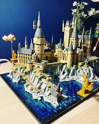 LEGO® Harry Potter™ Hogwarts™ Castle & Grounds