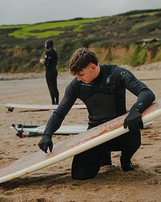 Response 3/2mm Back Zip Wetsuit in Navy & Black