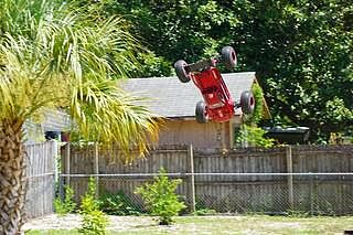 15 OUTCAST 4WD 8S BLX Stunt Truck RTR