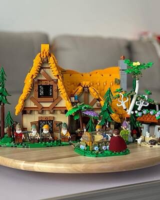 LEGO® Disney™ Snow White and the Seven Dwarfs Cottage