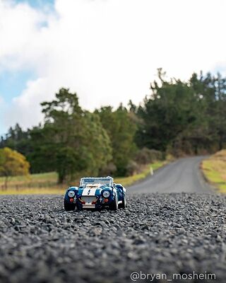 LEGO® ICONS™ Shelby Cobra 427 S/C