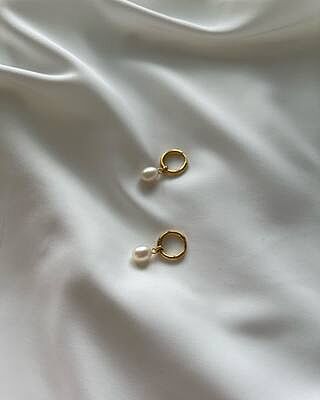 Treasure Pearl Hoops Gold