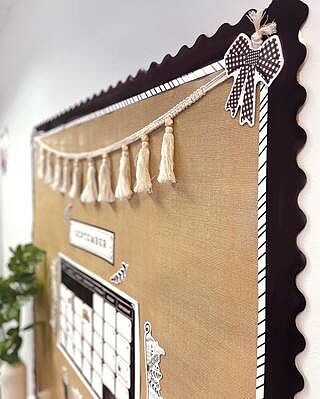 65' Black Rolled Scalloped Bulletin Board Borders