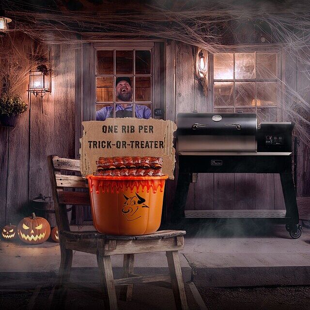 No tricks here, just smoky treats 🔥 Every trick-or-treater gets one… but who’s counting? 😉 What are you grilling up this Halloween? 👻