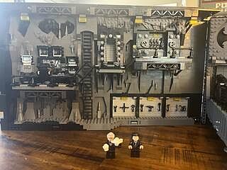 LEGO® DC Batman™ Batcave™ – Shadow Box