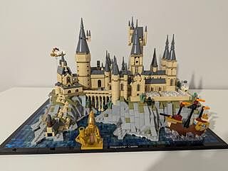 LEGO® Harry Potter™ Hogwarts™ Castle & Grounds