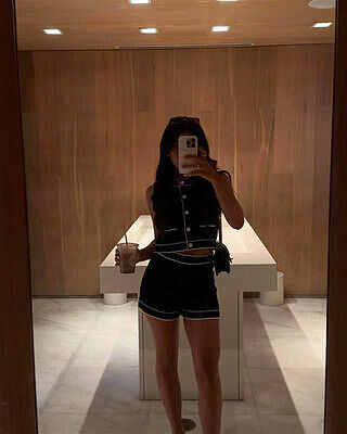 CONTRAST TRIM KNIT SHORT