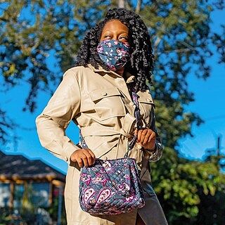 Face masks that give back 🎀 100% of the proceeds go to the @VeraBradleyFoundation when you purchase a Pleated Masks 2 Pack in our Foundation patterns. Link in bio to shop now!
📸: @surgeryinthecity
*
*
*
#verabradley #NationalBreastCancerAwarenessMonth #October #fall #shop