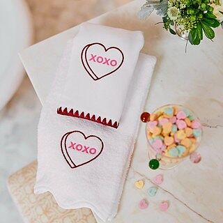 Scallop Hand Towels (pair)