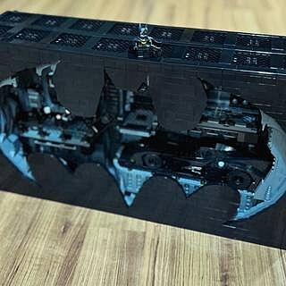 LEGO® DC Batman™ Batcave™ – Shadow Box
