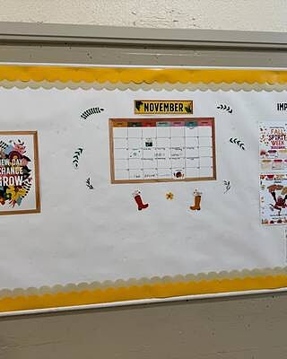 65' Linen Rolled Scalloped Bulletin Board Borders